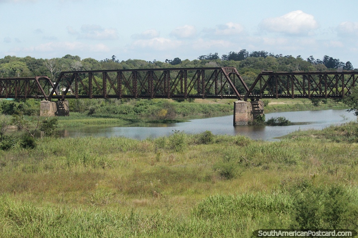 Ponte Ferroviria Riachuelo sobre o Rio Riachuelo ao sul de Corrientes. (720x480px). Argentina, Amrica do Sul.