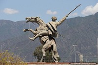 Stone monument of a man on horseback faces the mountains in La Rioja.