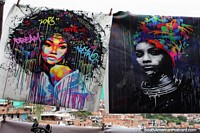 Espectaculares obras de arte pintadas sobre lienzo, mujeres con colores en la Comuna 13, Medelln. Colombia, Sudamerica.