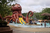 Piscina Octopus, una de varias piscinas en el Parque Temtico Hacienda Npoles en Doradal.