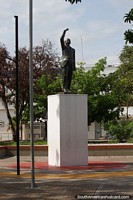 Parque Gaitn con estatua en La Dorada.